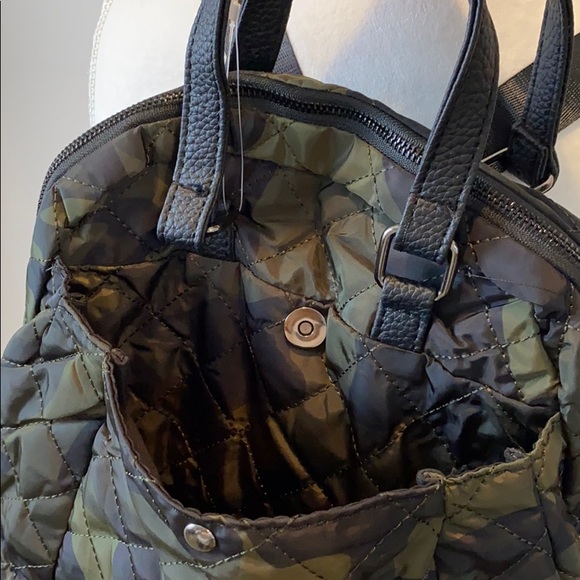 •camo print backpack• - Picture 4 of 8
